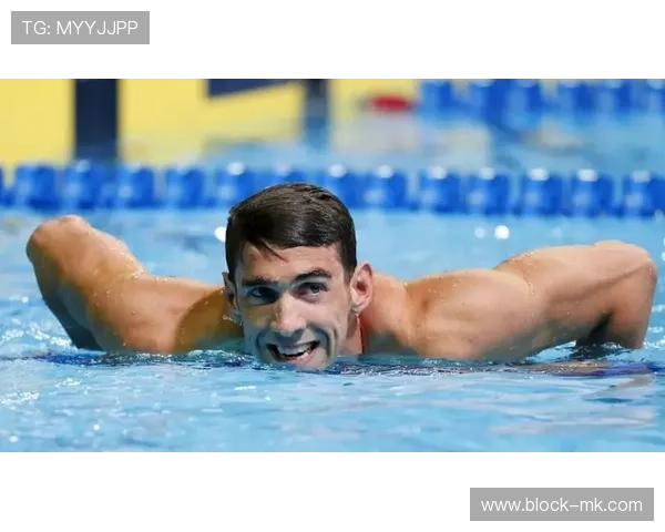 菲尔普斯现身泳池训练场，昔日水神重返赛场引热议